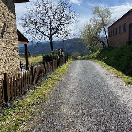 Villa Casita feliz entre montañas y cerca del mar Trabada Exterior foto