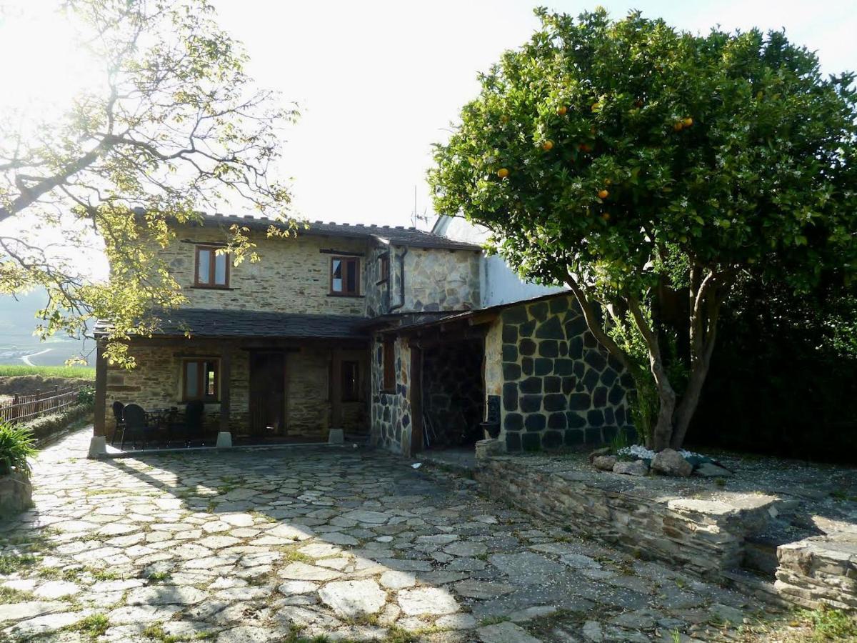 Villa Casita feliz entre montañas y cerca del mar Trabada Exterior foto