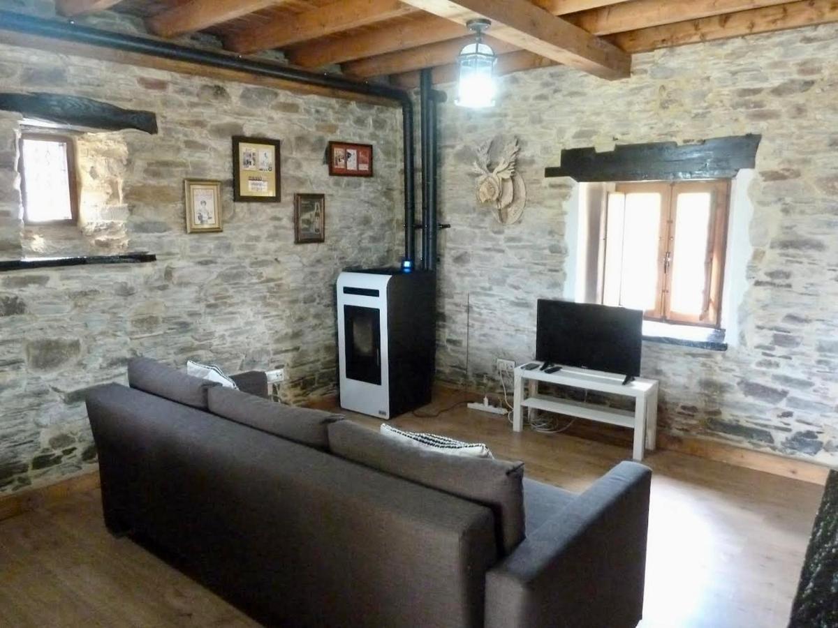 Villa Casita feliz entre montañas y cerca del mar Trabada Exterior foto