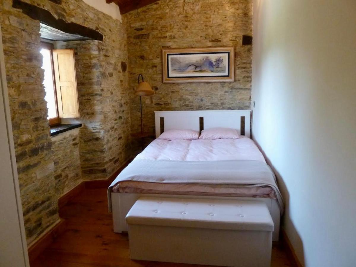 Villa Casita feliz entre montañas y cerca del mar Trabada Exterior foto