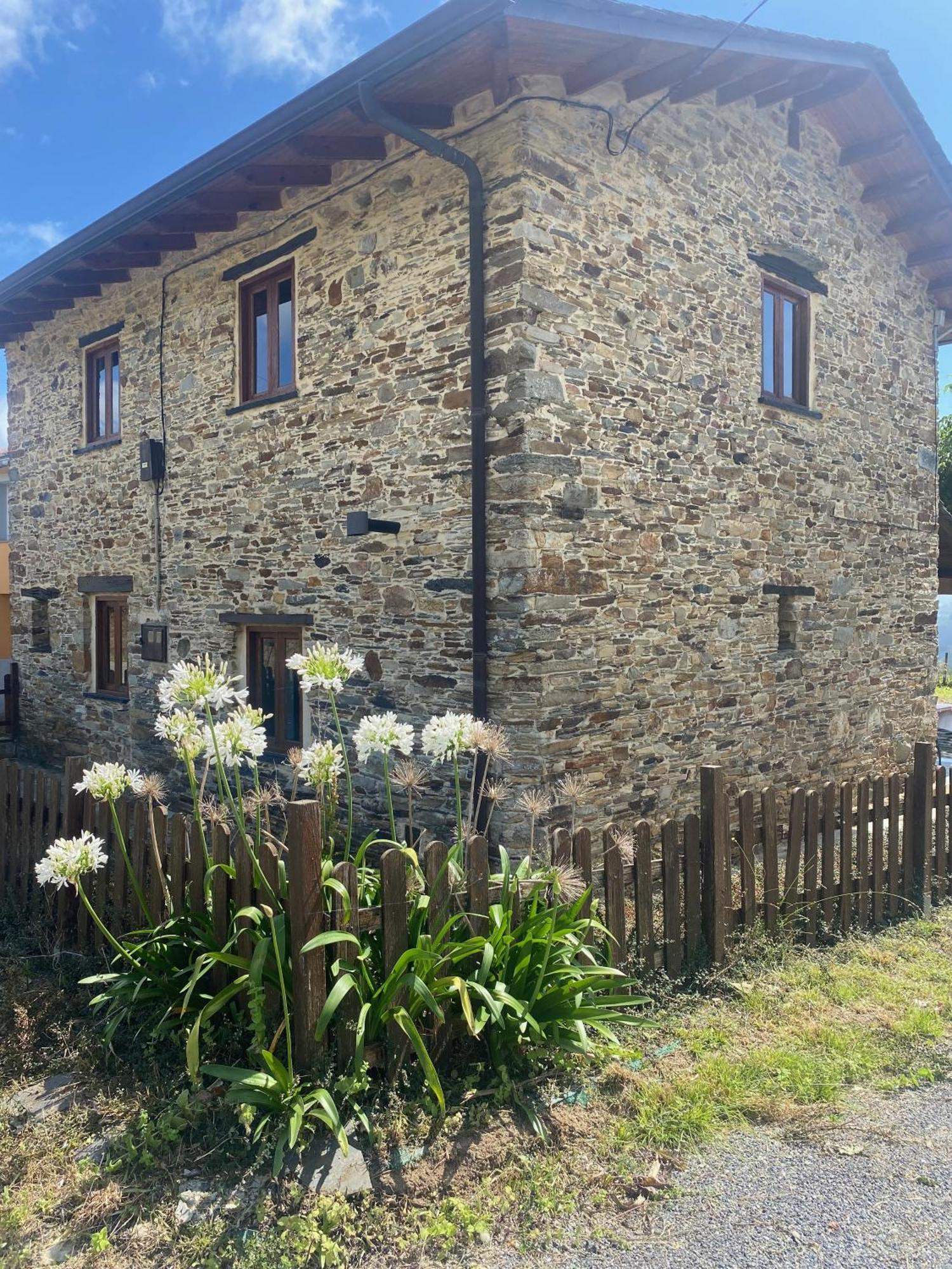 Villa Casita feliz entre montañas y cerca del mar Trabada Exterior foto